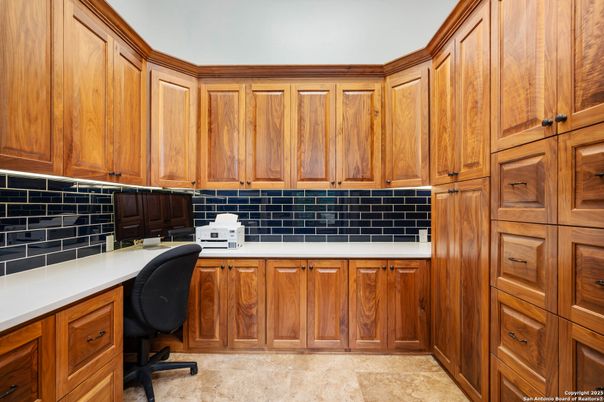 Home Office, Interior