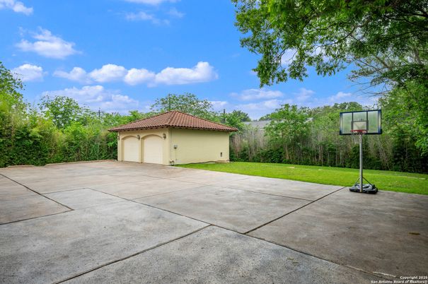 Detached Garage, Exterior