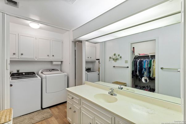 Interior, Washer, Wood Texture Flooring