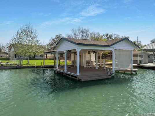 Exterior, Lake
