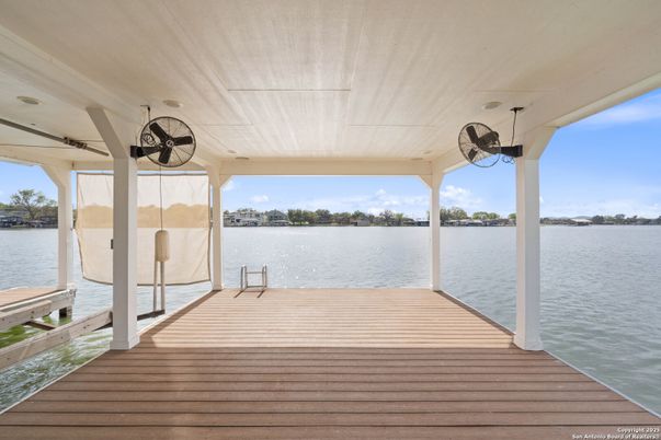 Exterior, Lake