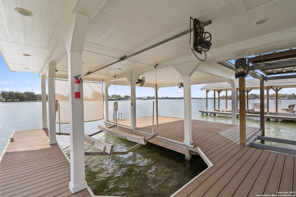 Exterior, Lake