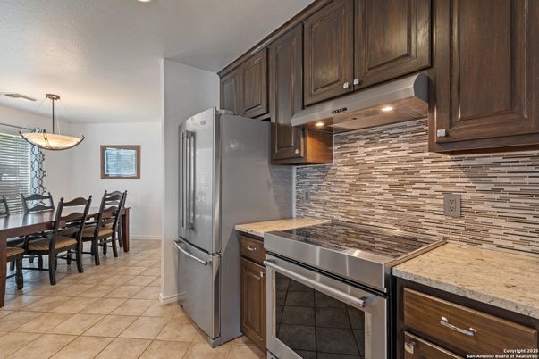 Dining room, Interior, Kitchen, Pendant Lights, Stainless Steel Appliances