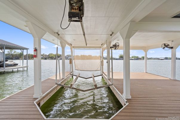 Exterior, Lake