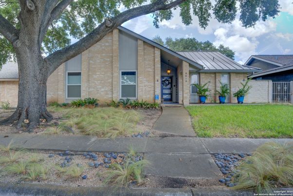 Exterior, Facade, Brick Facade, Ranch
