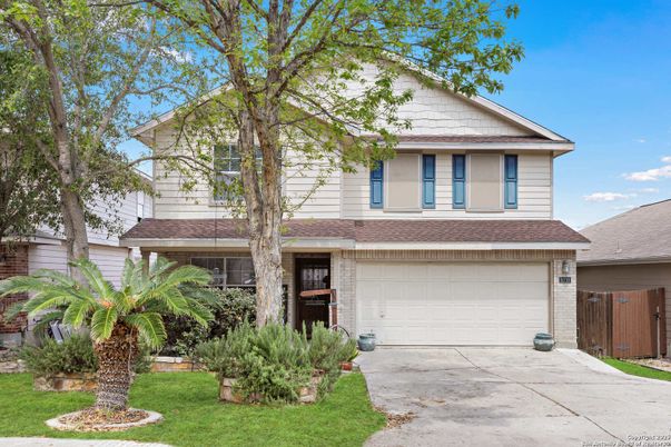 Attached, Exterior, Facade, American Craftsman