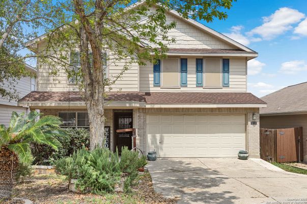 Attached, Exterior, Facade, American Craftsman