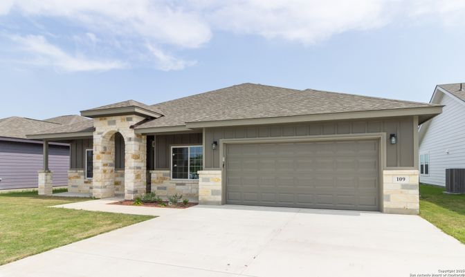Attached, Exterior, Facade, Ranch