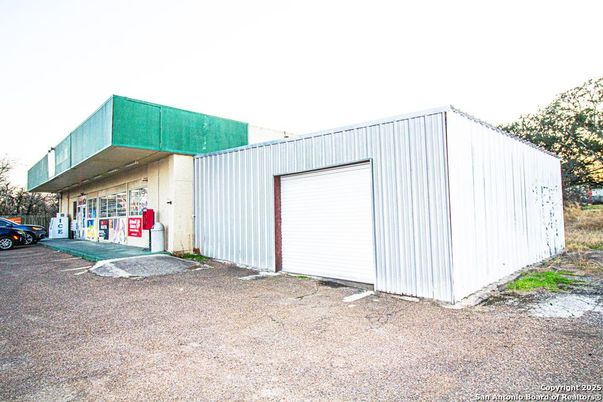 Detached Garage, Exterior