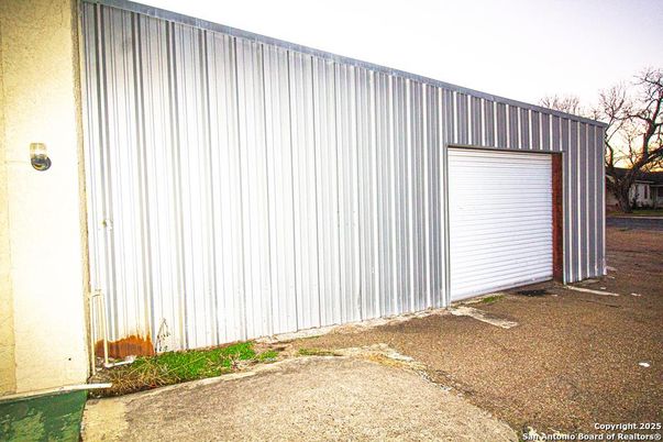 Detached Garage, Exterior