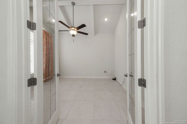 Bathroom, Interior, Marble, Recessed Lighting