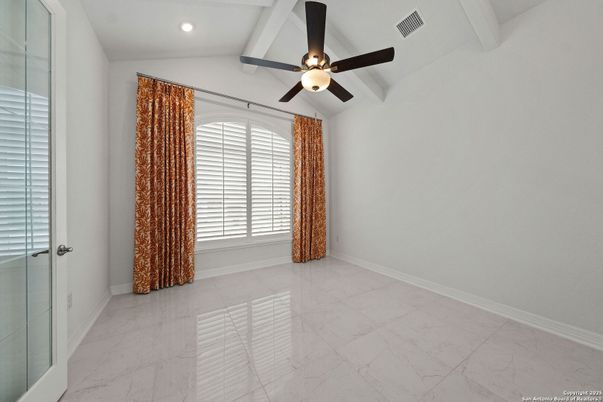 Empty room, Interior, Marble, Recessed Lighting