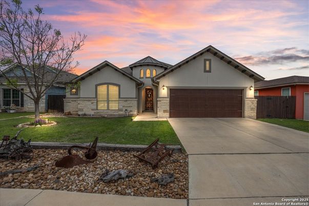 Attached, Exterior, Facade, American Craftsman