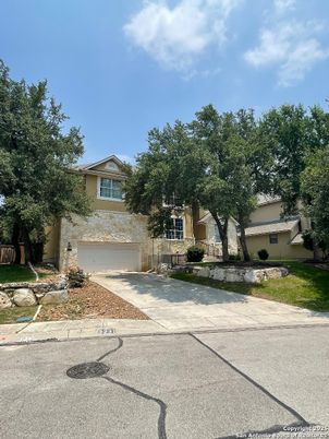 Attached, Exterior, Facade, Mediterranean