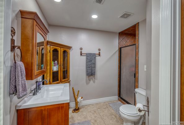 Bathroom, Interior, Recessed Lighting