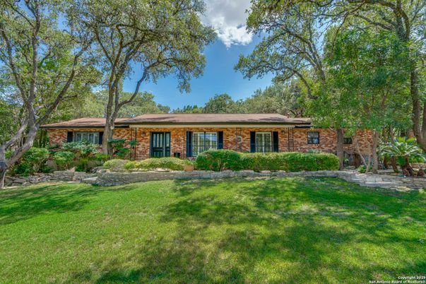 Exterior, Facade, Brick Facade, Ranch