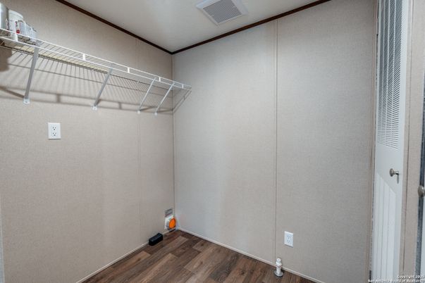 Interior, Walk-in Closets, Wood Texture Flooring
