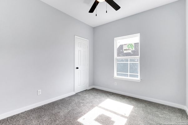 Empty room, Interior