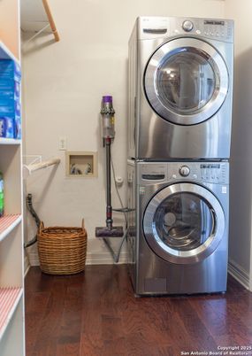 Interior, Utility Closets, Washer, Wood Texture Flooring