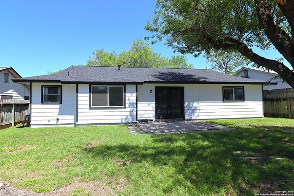 Backyard, Exterior, Facade, Ranch