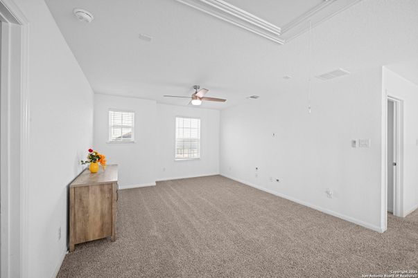 Empty room, Interior