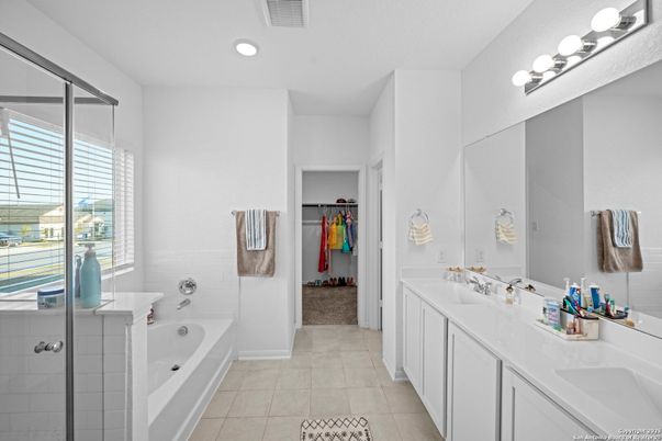 Bathroom, Dual Sink Vanities, Interior, Recessed Lighting