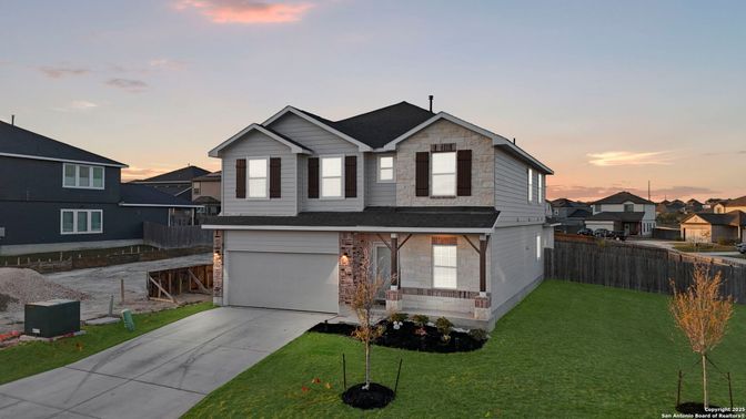 Attached, Exterior, Facade, Farmhouse