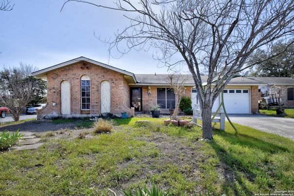 Attached, Exterior, Facade, Brick Facade, Ranch