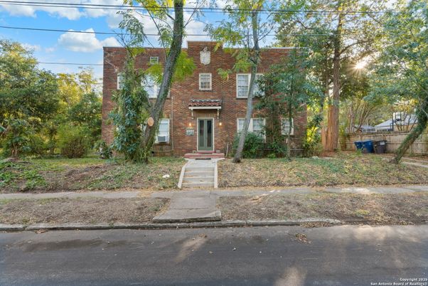 Exterior, Facade, Brick Facade, Rowhouse