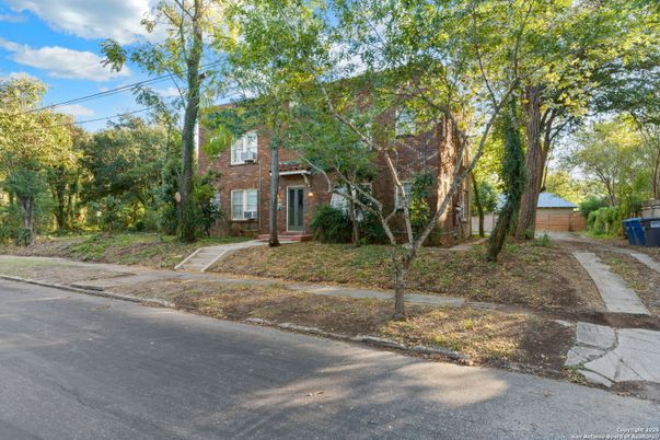 Exterior, Facade, Brick Facade, Rowhouse