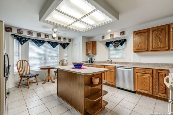 Dining room, Interior, Kitchen, Recessed Lighting
