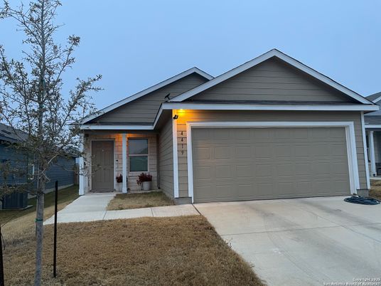 Attached, Exterior, Facade, American Craftsman