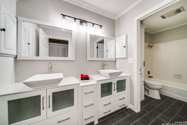 Bathroom, Dual Sink Vanities, Interior