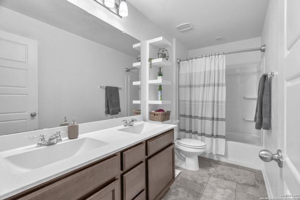 Bathroom, Dual Sink Vanities, Interior