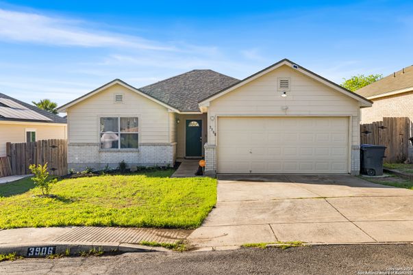 Attached, Exterior, Facade, Ranch