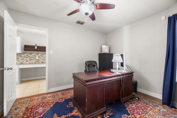 Home Office, Interior