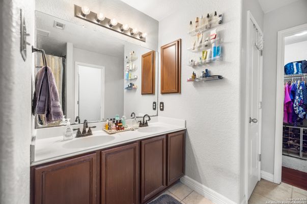 Bathroom, Dual Sink Vanities, Interior