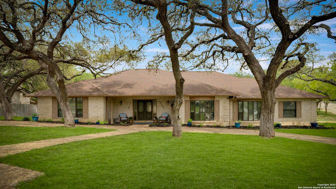 Backyard, Exterior, Facade, Ranch