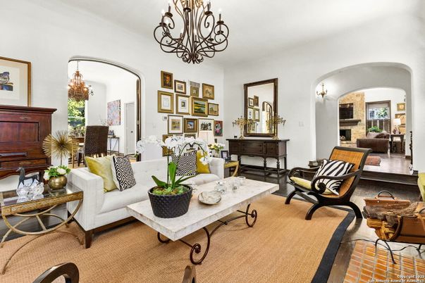 Chandelier, Interior, Living room