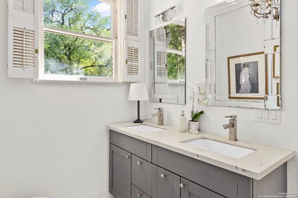 Bathroom, Dual Sink Vanities, Interior