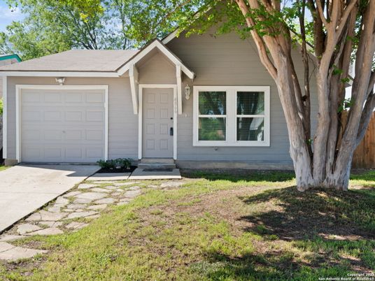 Attached, Exterior, Facade, Ranch