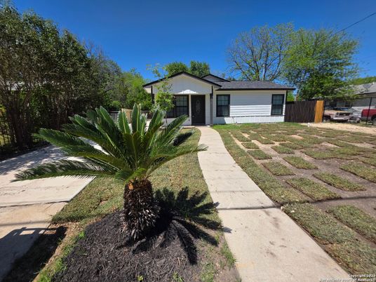 Backyard, Exterior, Facade, Ranch