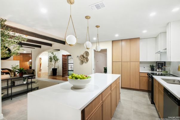 Interior, Kitchen, Pendant Lights, Recessed Lighting, Wooden Beams