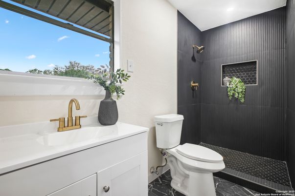 Bathroom, Interior, Marble, Recessed Lighting
