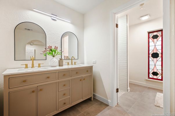 Bathroom, Dual Sink Vanities, Interior