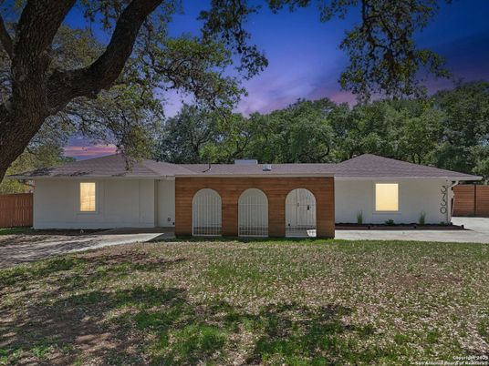 Backyard, Exterior, Facade, Ranch