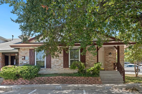 Exterior, Facade, Brick Facade, American Foursquare
