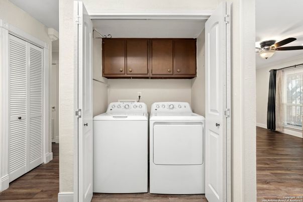 Interior, Utility Closets, Washer, Wood Texture Flooring