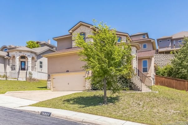 Attached, Exterior, Facade, Mediterranean