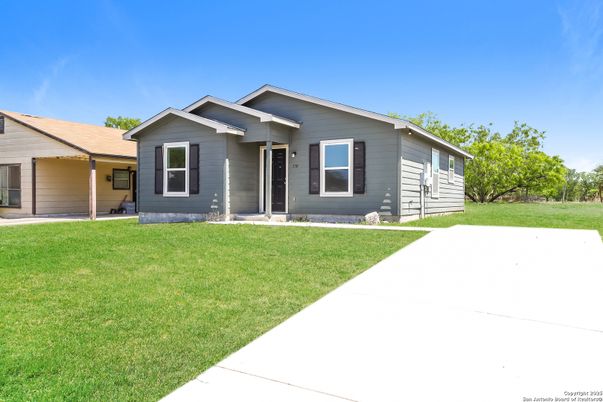 Backyard, Exterior, Facade, Ranch
